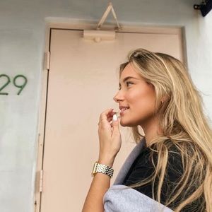 Meet your Posher, Caroline